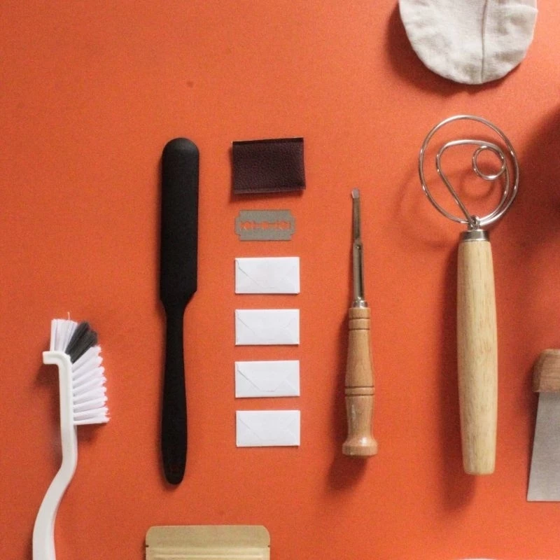 Sourdough Complete Kit, incl. SalmonLola Starter Mix, Rattan Banneton, Jar + Cloth Cover, Scraper, Bread Cutter, Whisk, Stirrer & Cleaning Brush - Round